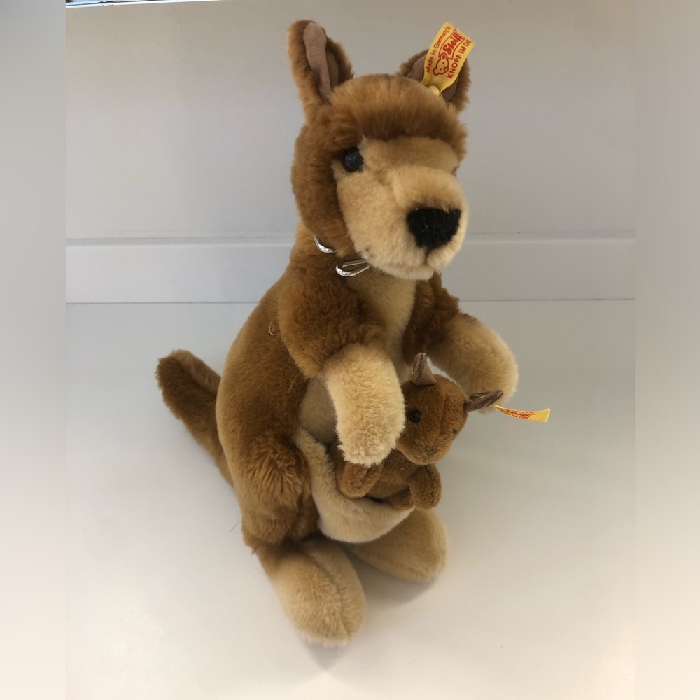 Steiff Kangaroo & Baby Joey w/ Stand